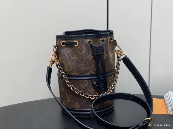 AAA Replica Ru VUITTON Canoe New LOUIS Bag-14*20.5*14CM 0801